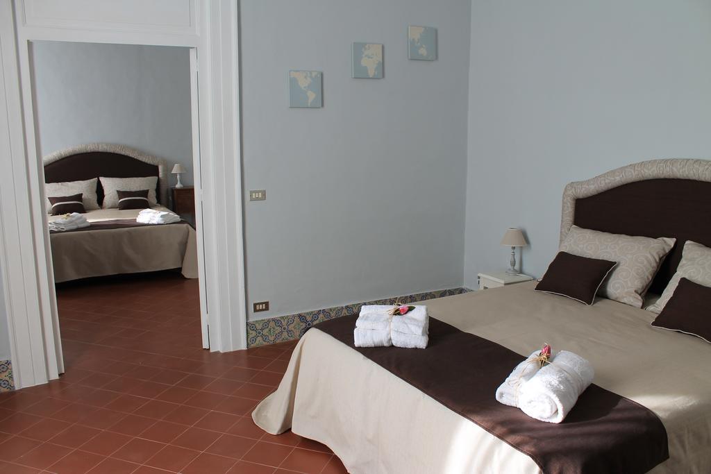 Palazzo Bianchi Domus Holidays Trani Esterno foto