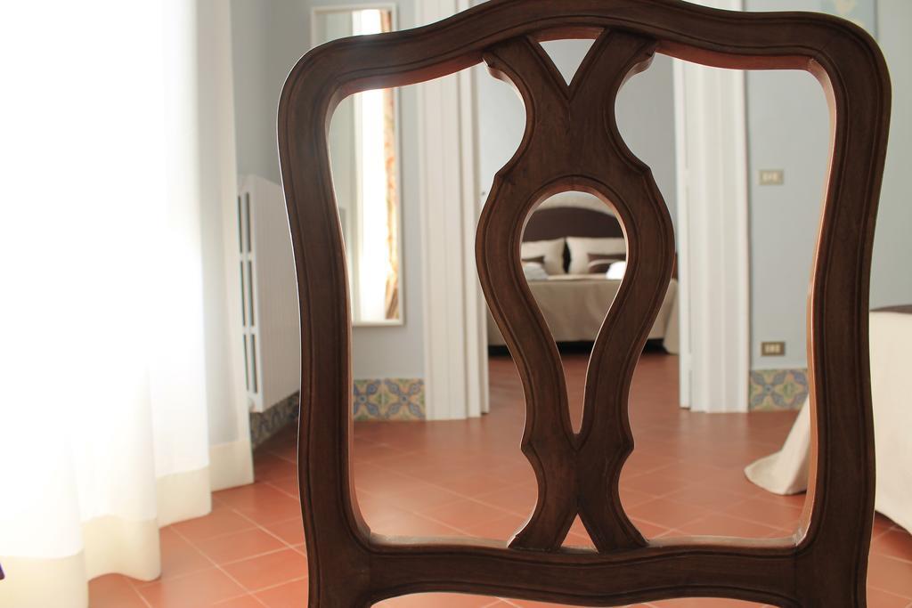 Palazzo Bianchi Domus Holidays Trani Esterno foto