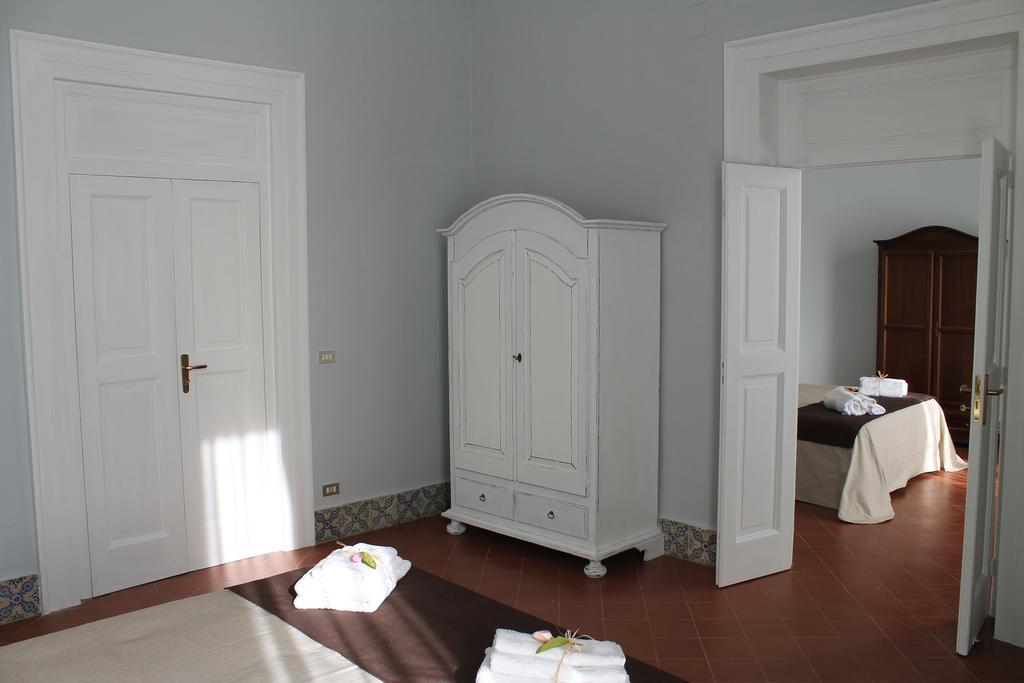 Palazzo Bianchi Domus Holidays Trani Esterno foto