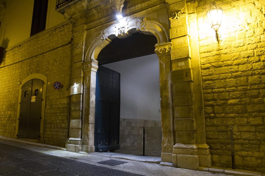 Palazzo Bianchi Domus Holidays Trani Esterno foto