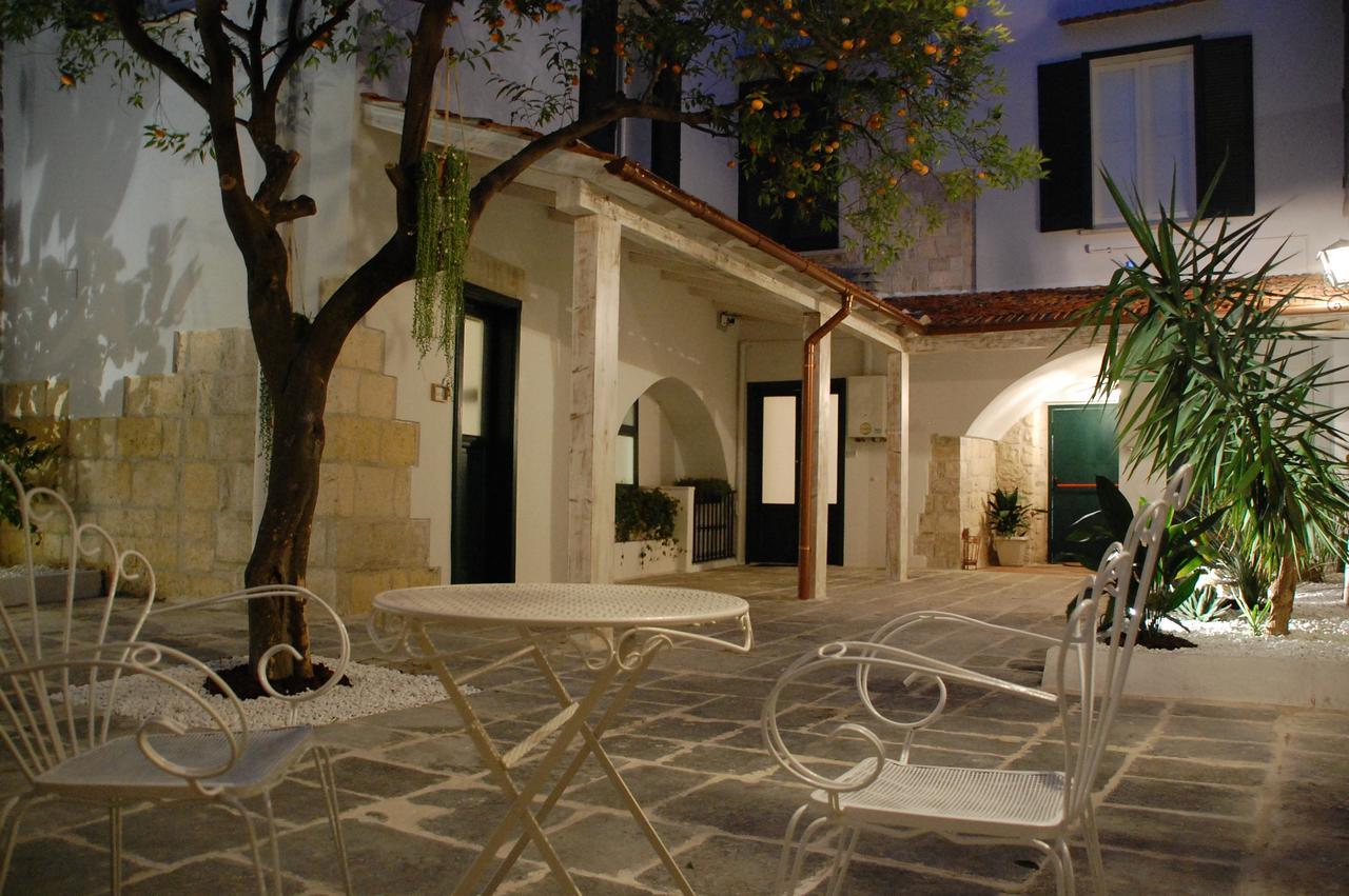 Palazzo Bianchi Domus Holidays Trani Esterno foto