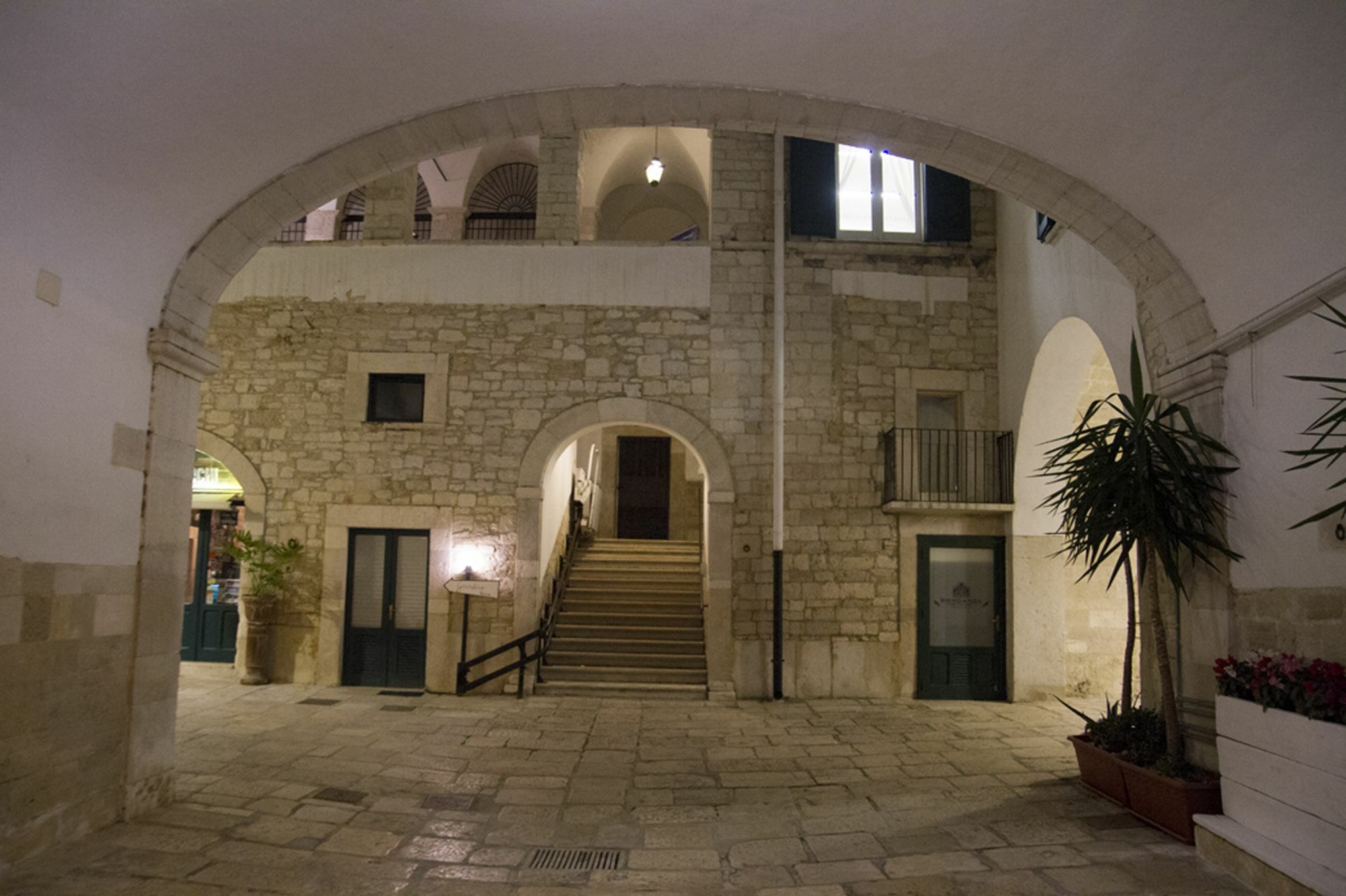 Palazzo Bianchi Domus Holidays Trani Esterno foto